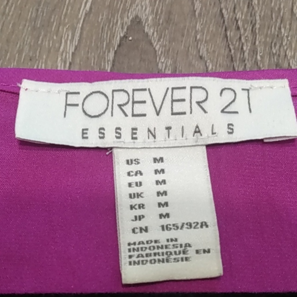 Like New, Silky Sleeveless Pocket Blouse - Picture 5 of 9